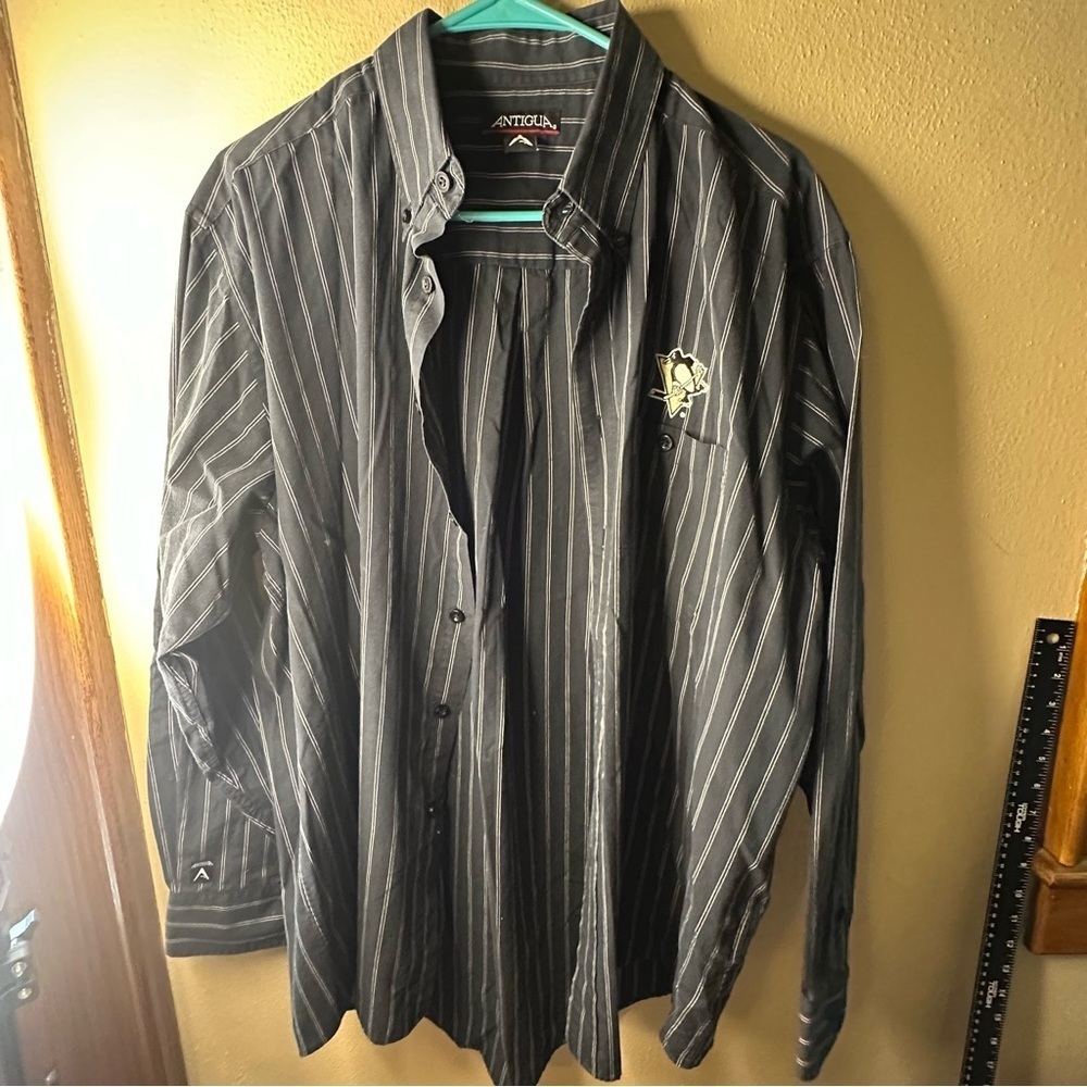Mens Large Pittsburg Penguins NHL button Down Long Sleeve Shirt